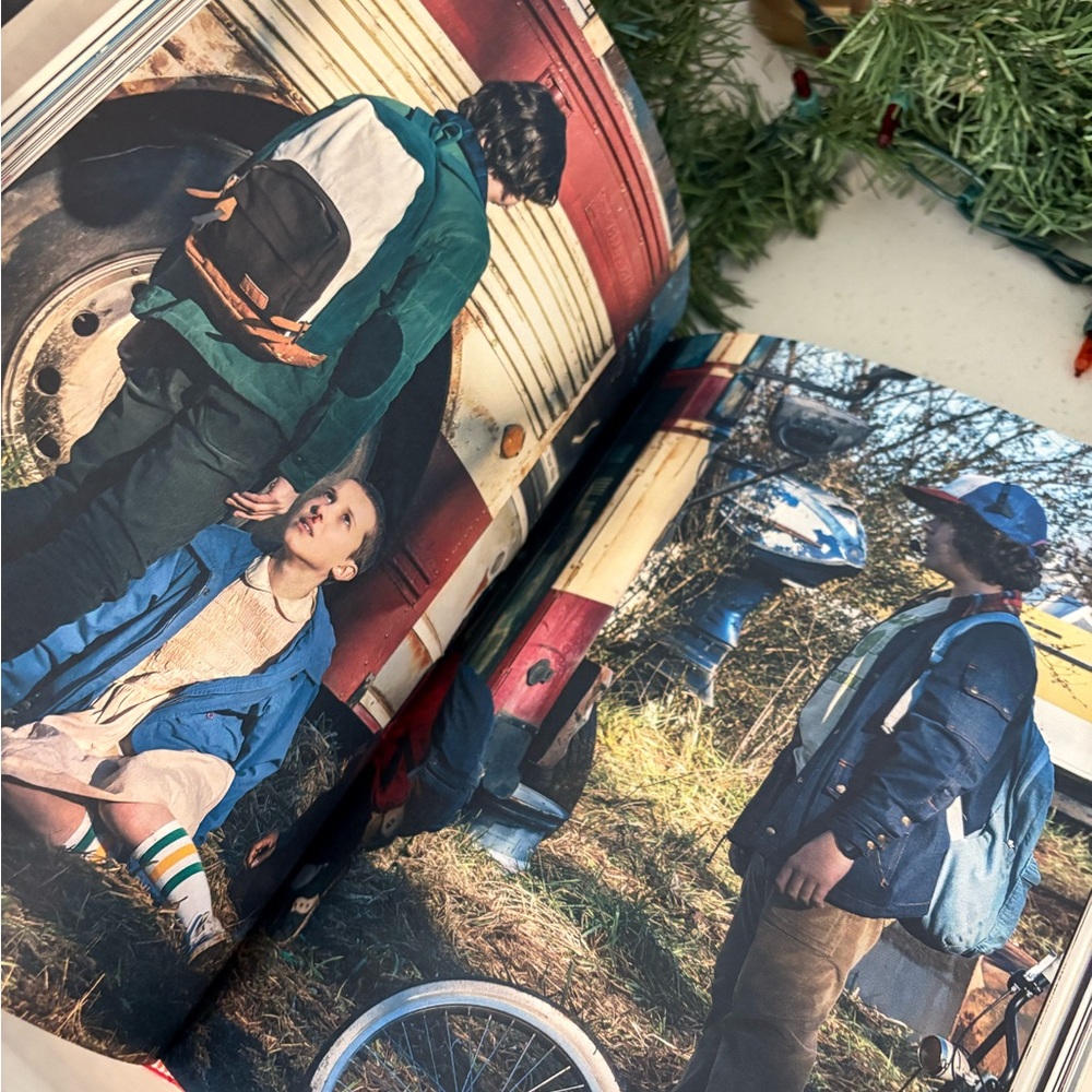 Stranger things book - Picture 5 of 6